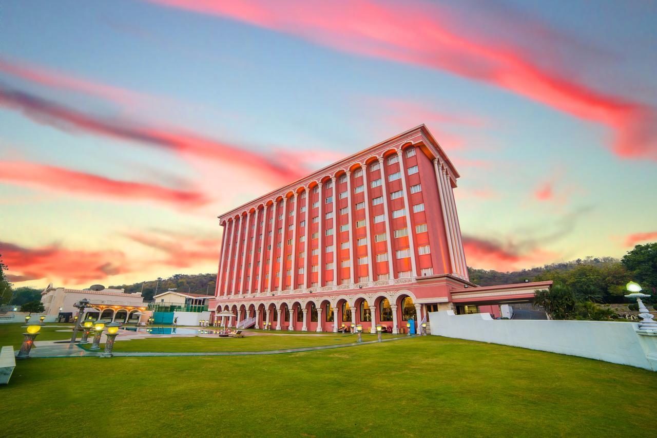 Ramoji Film City- Sitara Luxury Hotel Pedda Ambarpet Eksteriør billede